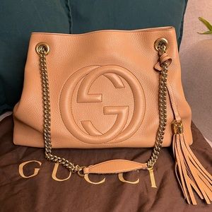 GUCCI Soho Medium Tote in Beige Pebbled Calfskin
